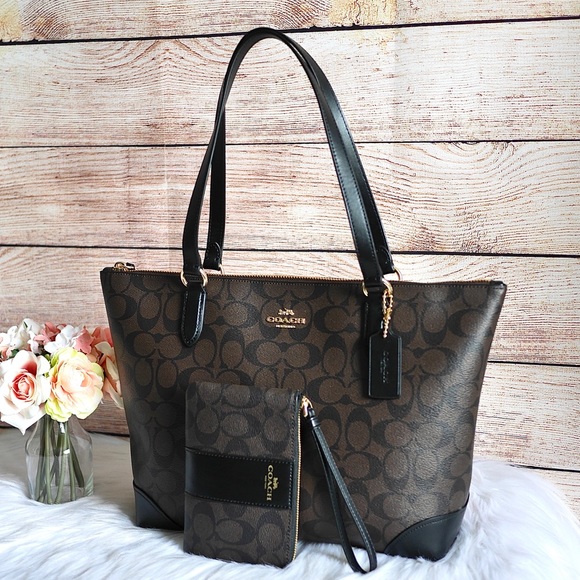 Coach Handbags - 🎈Coach Sig Zip Tote Set🎈